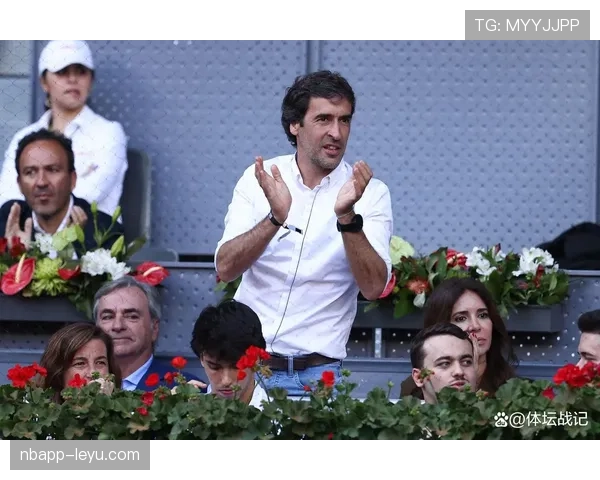 德甲中下游球队深陷困境，降级压力加剧赛场表现