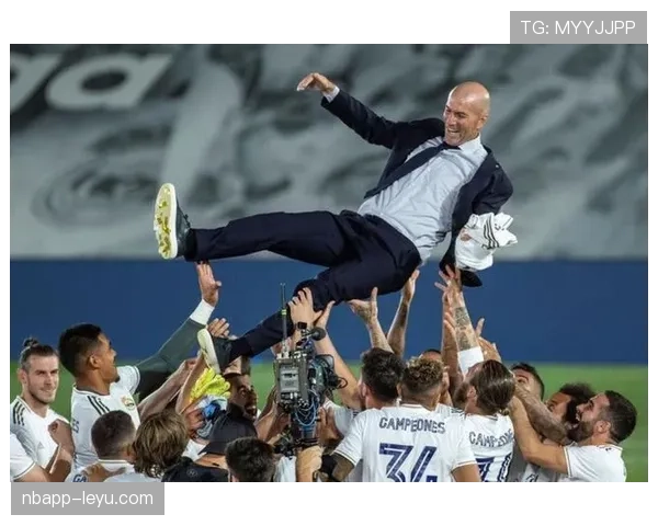 齐达内执教尤文图斯开启教练生涯新篇章，球队未来前景备受期待