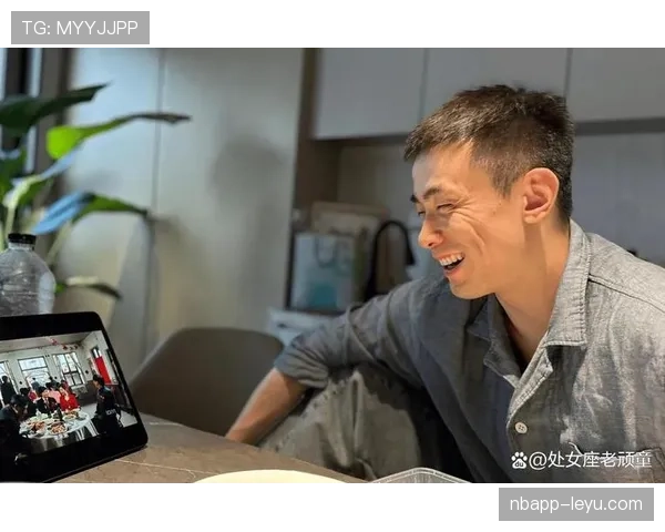 赵继伟家的冰箱里塞满蛋白粉,连饮料都是无糖的 赵继伟家的冰箱里塞满蛋白粉,连饮料都是无糖的