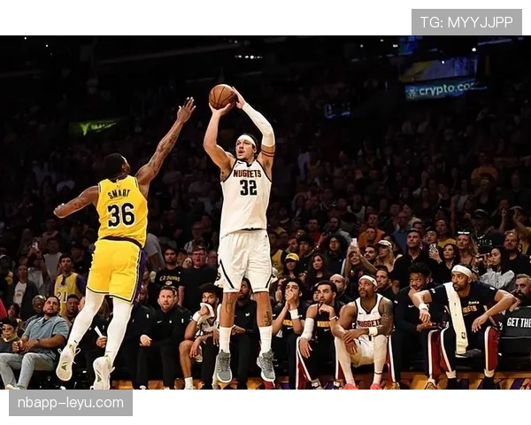 迈克·康利利用挡拆创造投篮空间，提升掘金关键时刻进攻效率